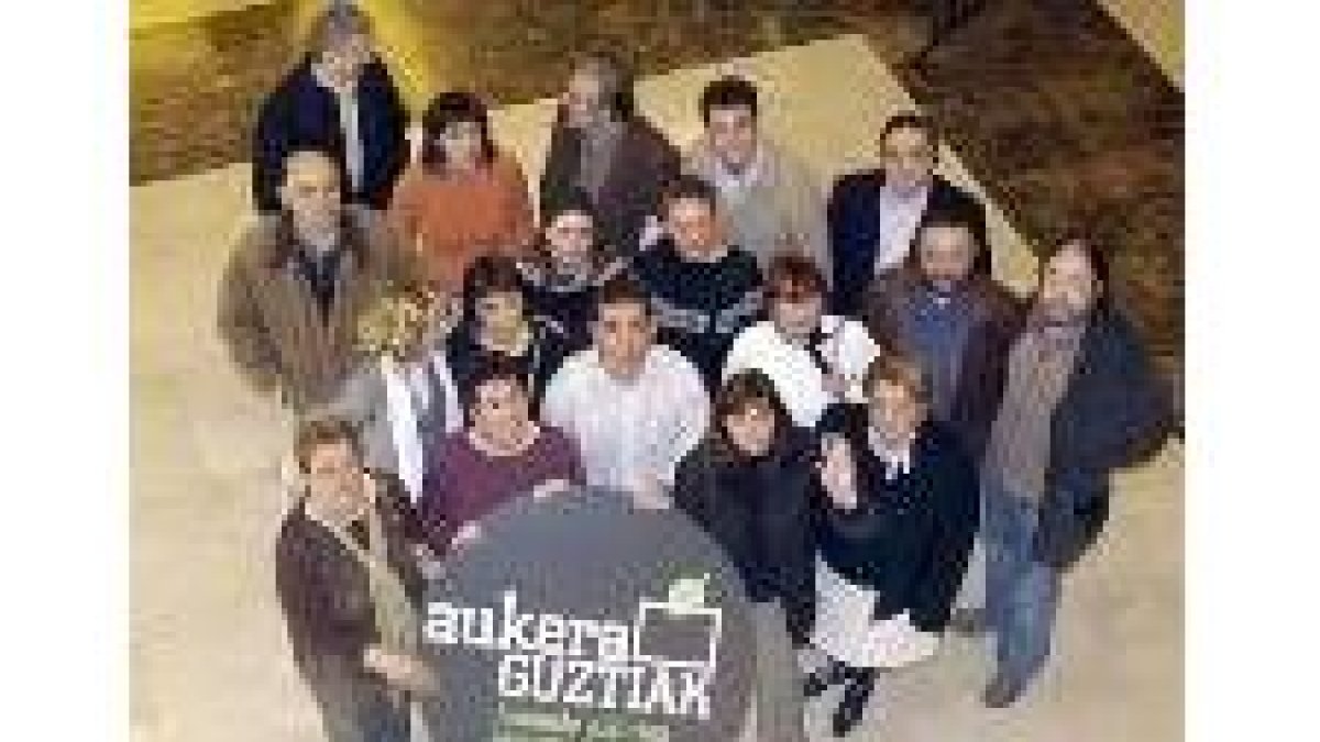 Los integrantes de Aukera Guztiak, en la presentación de su candidatura el pasado día 13 en Bilbao