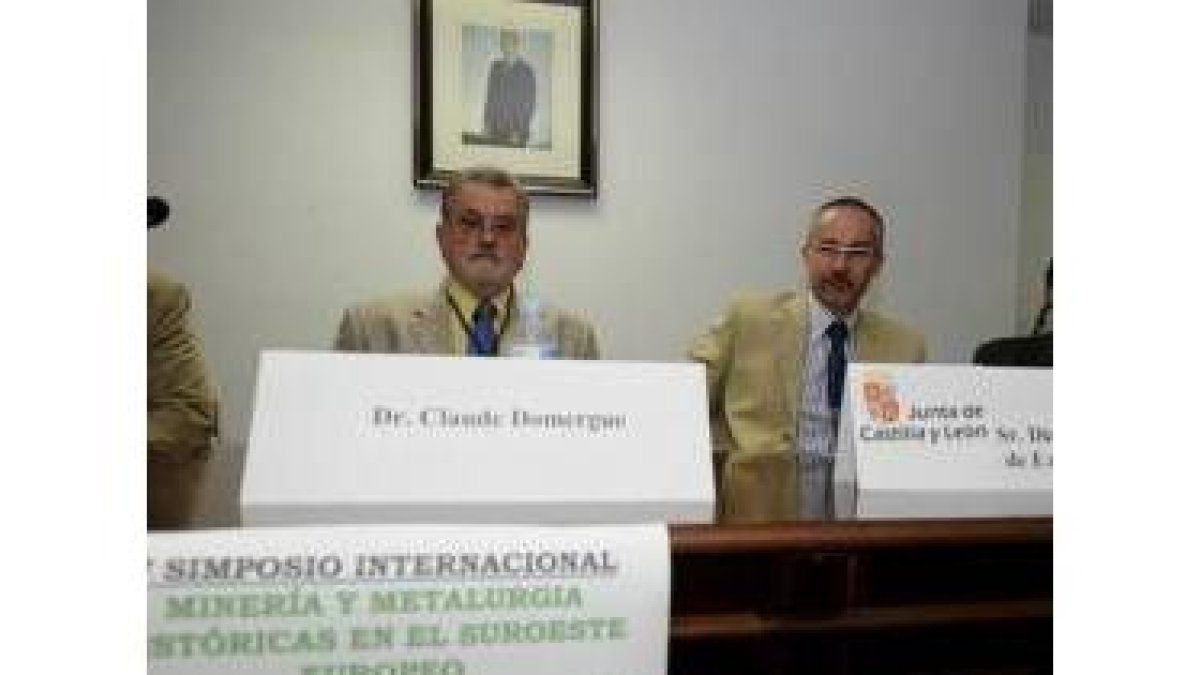 Claude Domergue y Ricardo González Mantero, ayer en el simposio