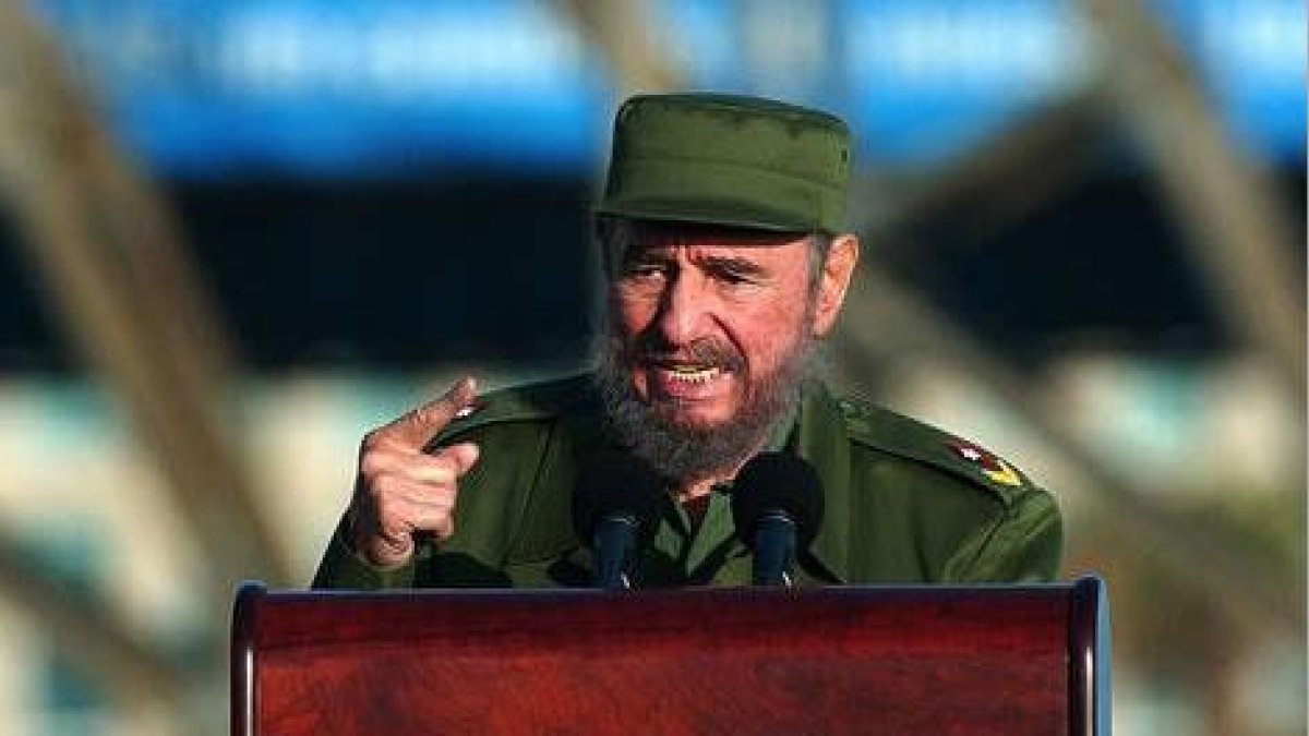 Fotografía de archivo del 14 de mayo de 2004, del líder cubano Fidel Castro, durante un evento en La Habana.