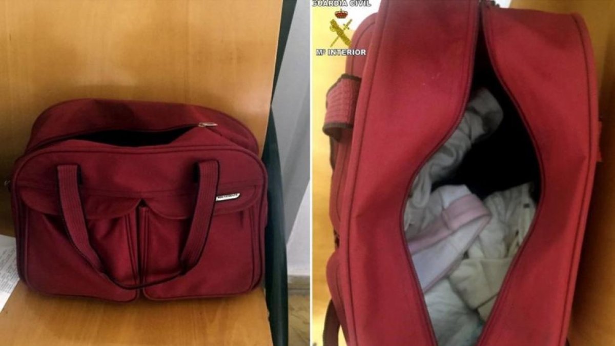 La bolsa en la que ocultaron un bebé.