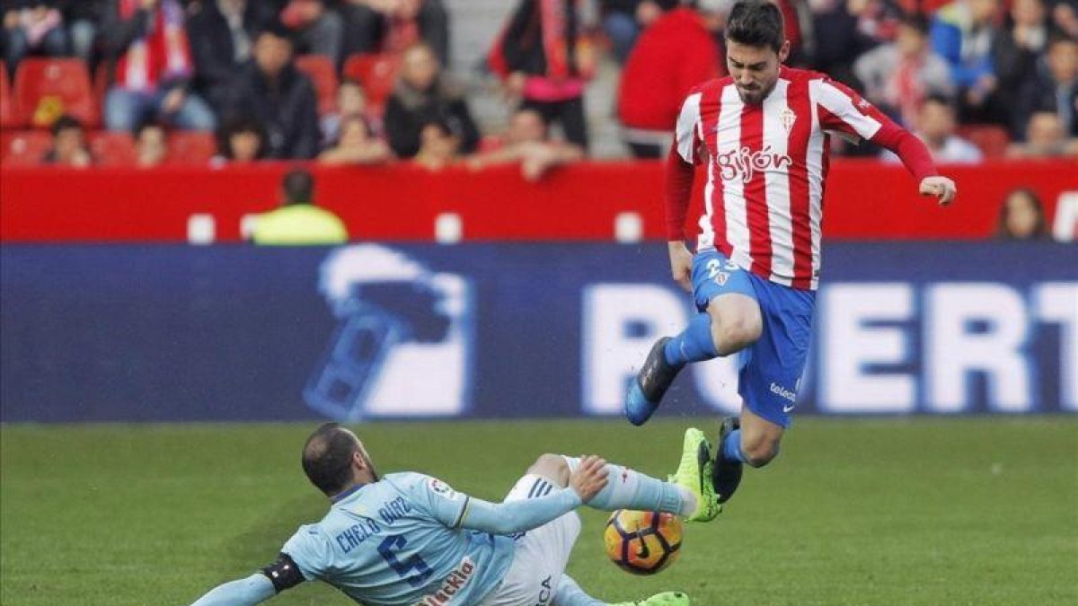 Moi Gómez (Sporting) en el partido contra el Celta de la jornada 24 de Primera División.