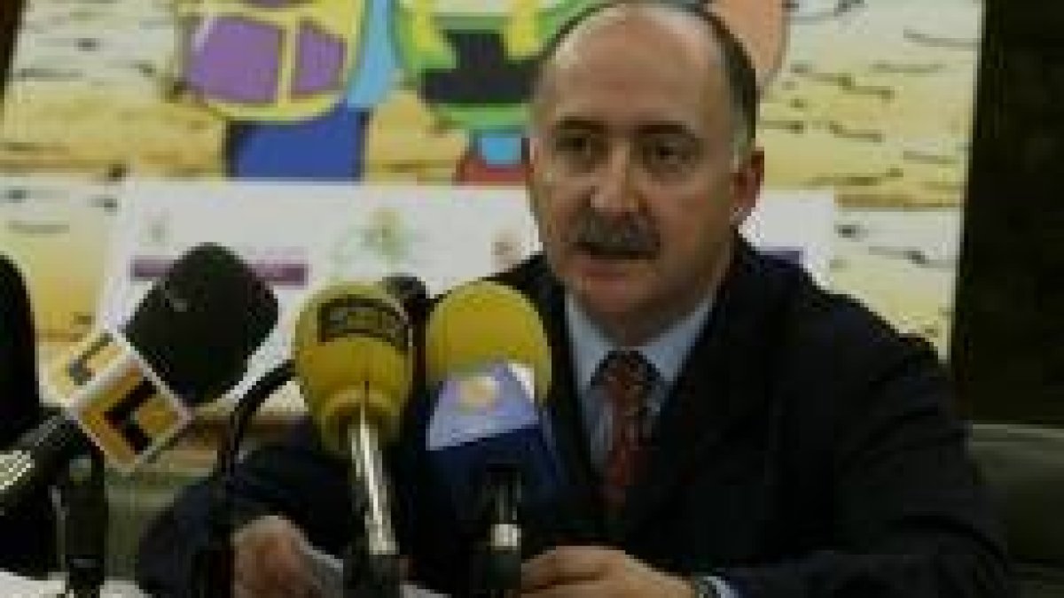 El concejal de Comercio, Ramón Carrera, en una imagen de archivo durante una rueda de prensa