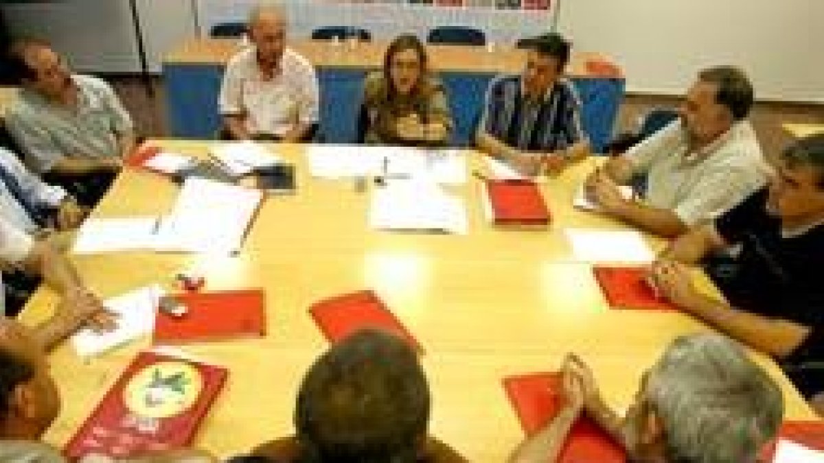 El PSOE se reunió con las organizaciones agrarias para abordar los efectos de la reforma del azúcar