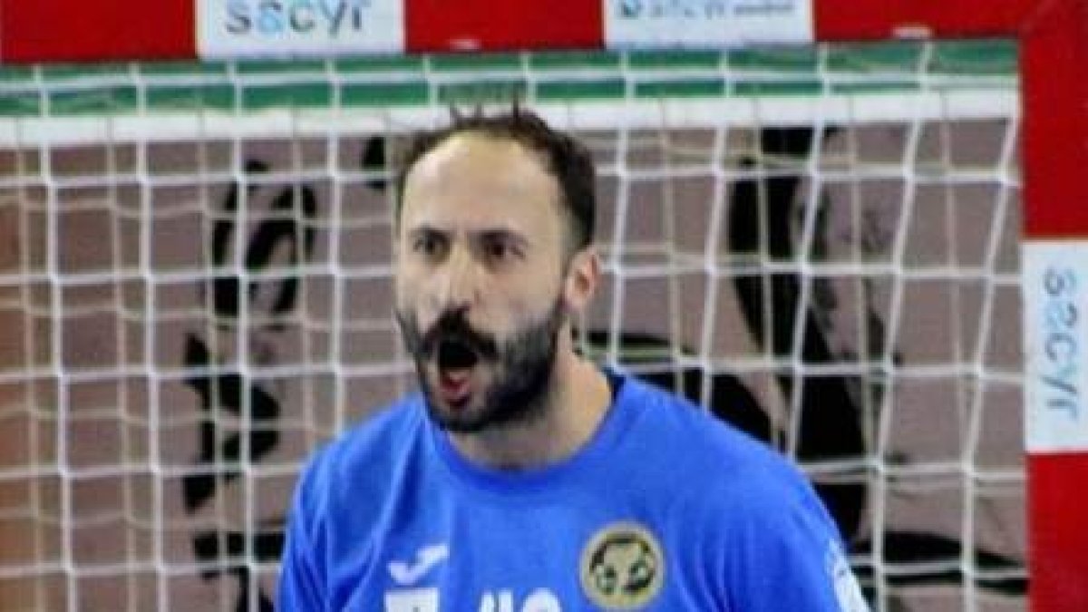 Leo Maciel en un partido con el Balonmano Cuenca. PEPA CONESA