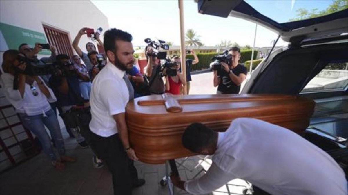 Ttraslado del féretro de Miguel Blesa el día de su funeral