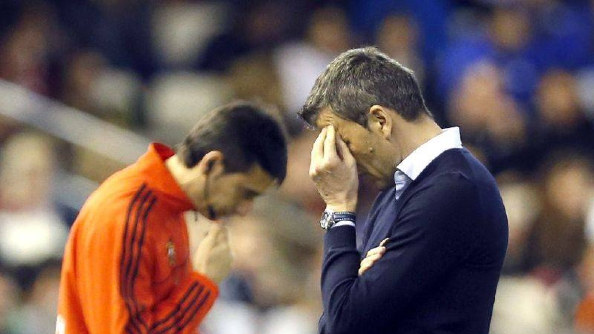 El entrenador del Valladolid Miroslav Djukic, durante el partido frente al Valencia en Mestalla.