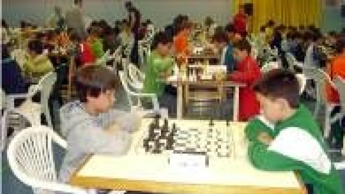 Los ajedrecistas leoneses dejaron patente en la localidad palentina de Venta de Baños su gran nivel