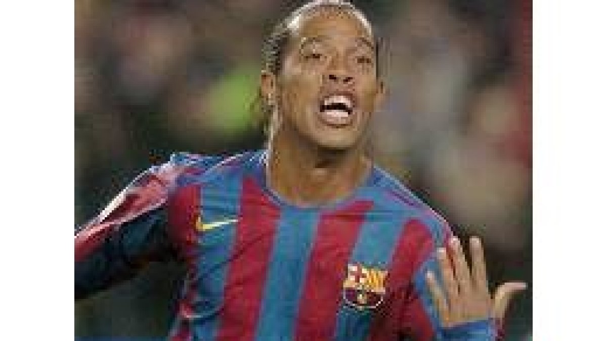 Ronaldinho vive su mejor momento como futbolista y hoy será reconocido como tal con el Balón de Oro