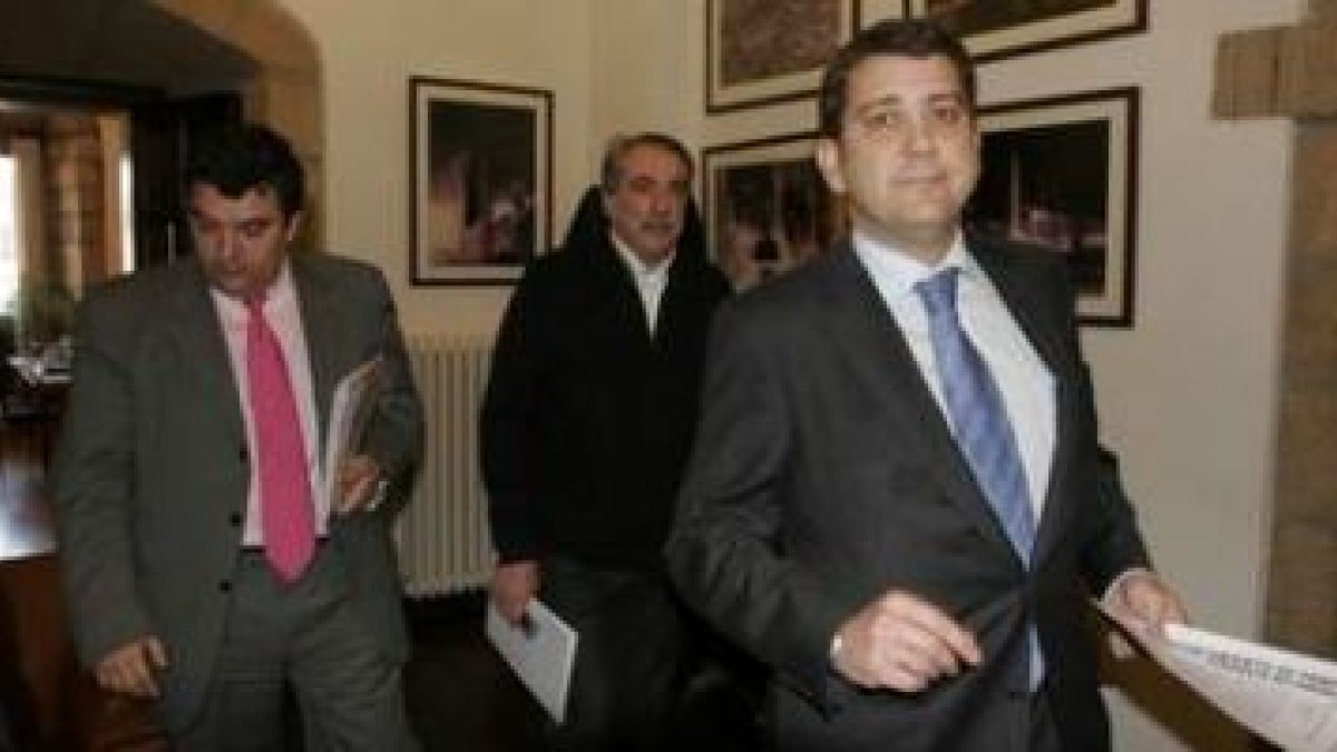 El alcalde de Cubillos y presidente del Consejo, con el de Camponaraya y Ponferrada, en una reunión