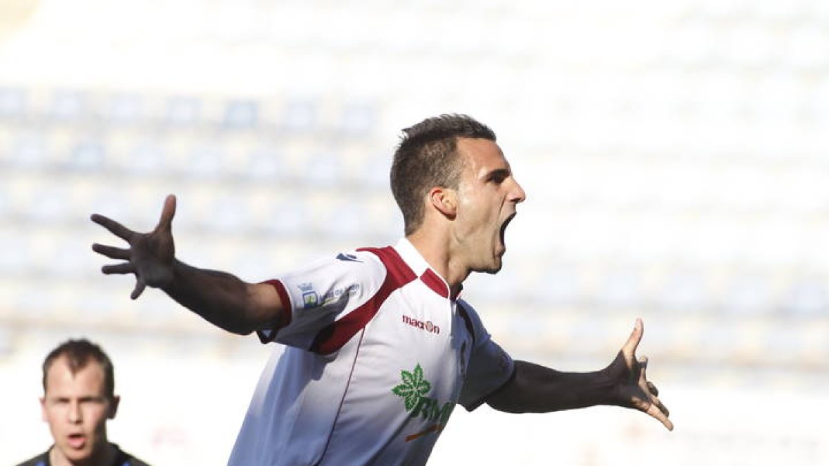 Murci celebra un gol en su etapa como culturalista. JESÚS F. SALVADORES