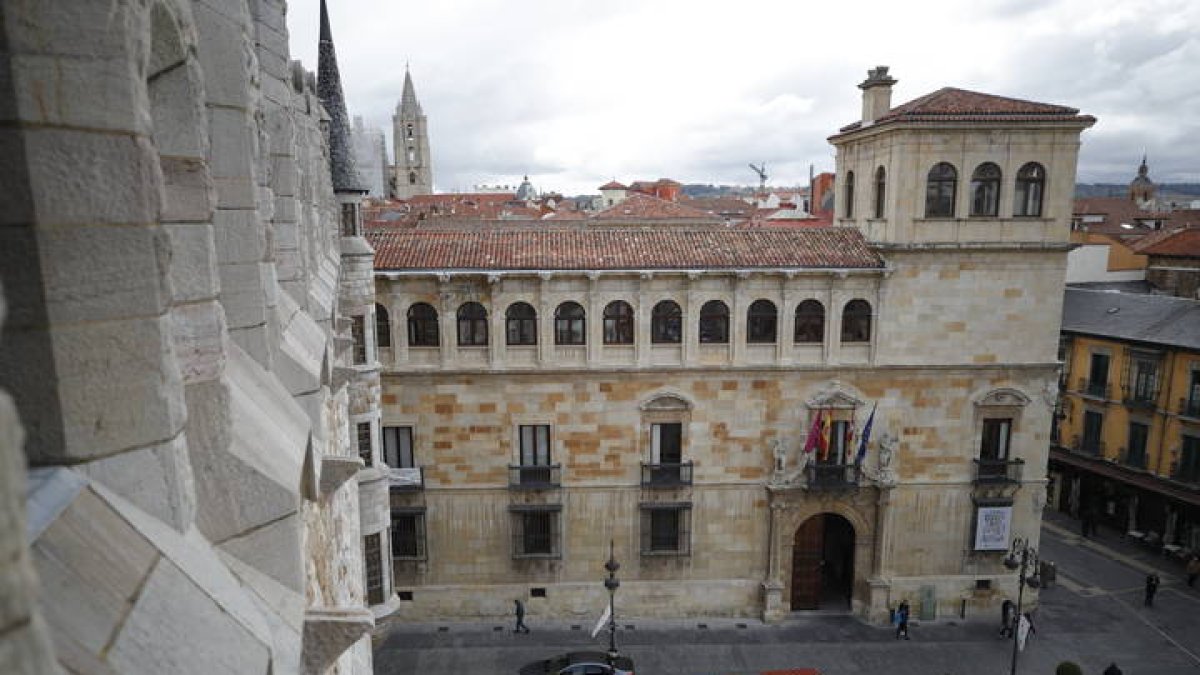 El Palacio de los Guzmanes, sede de la Diputación de León. RAMIRO