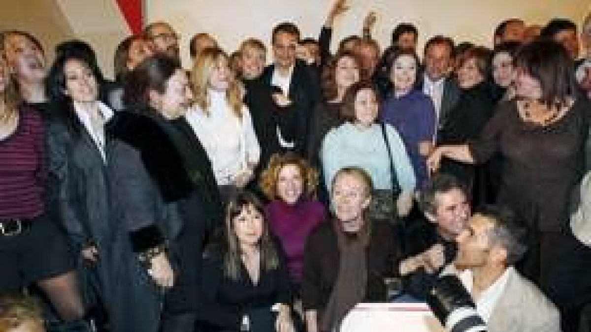 Zapatero se reunió por la mañana con los artistas que apoyan su campaña en Madrid