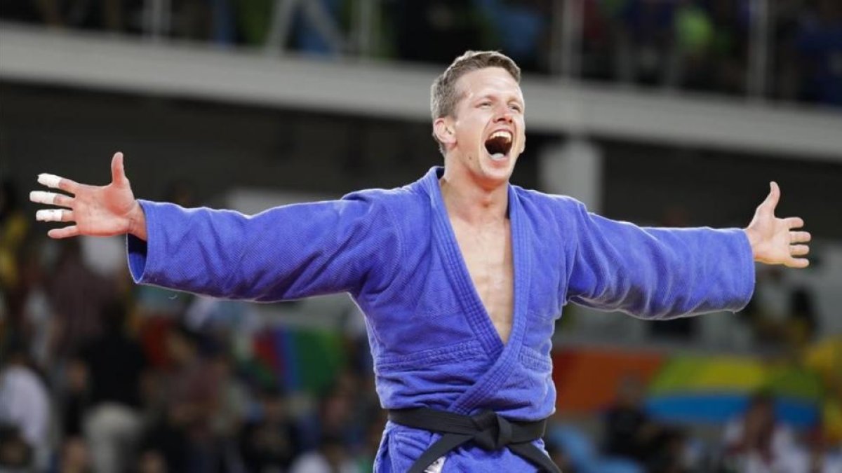 Dirk van Tichelt celebra el triunfo que le valió la medalla de bronce, el pasado lunes.