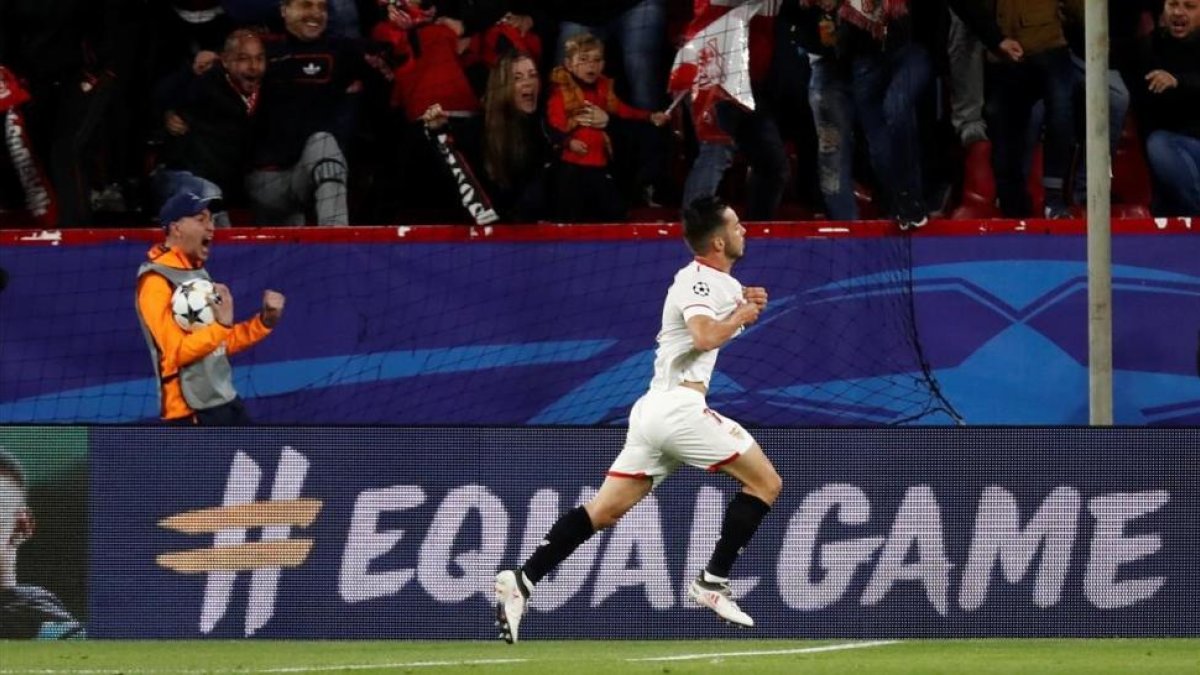 Sarabia celebra el gol del Sevilla