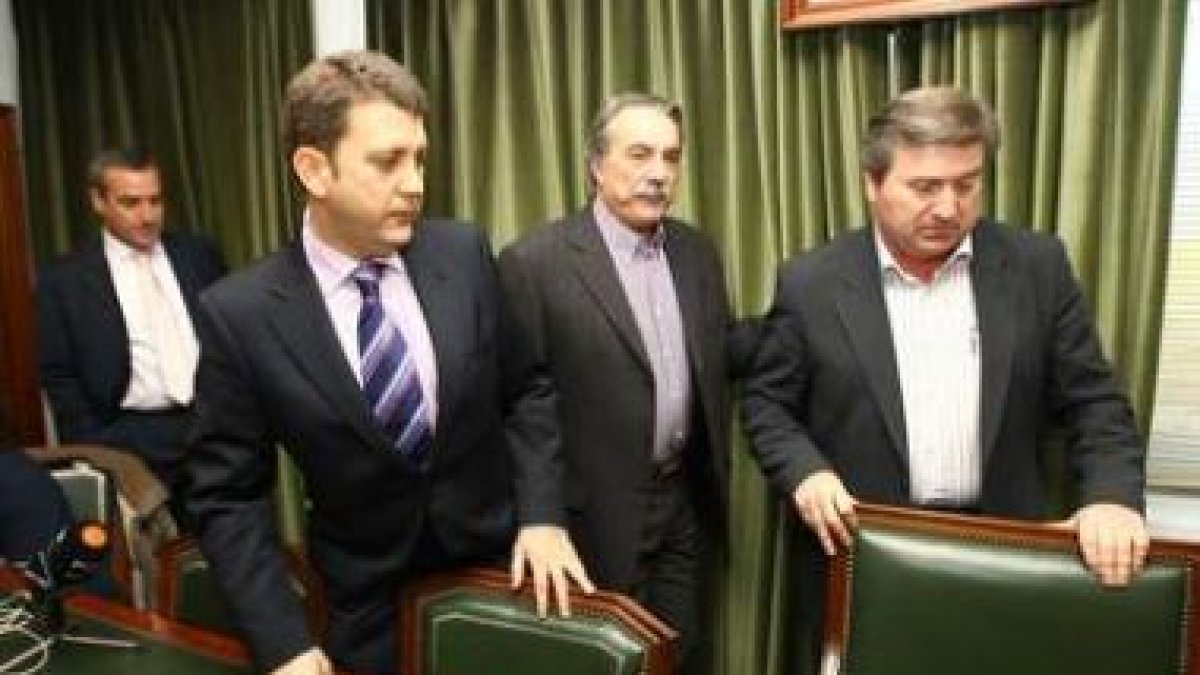 Carlos López Riesco, Antonio Canedo y Raúl Valcarce, cuando Ponferrada anunció que abandonaba el ent
