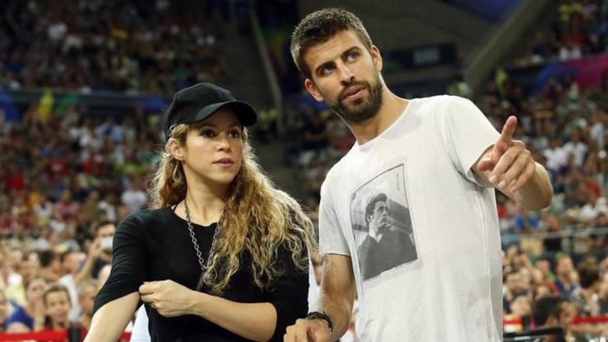 El futbolista Gerard Piqué junto a la cantante Shakira, durante un encuentro del Mundial de Baloncesto.