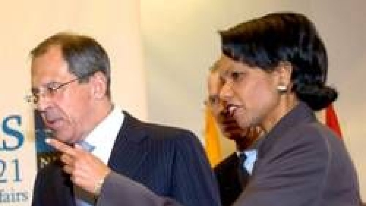 La secretaria de Estado americana, Rice, durante la firma del acuerdo