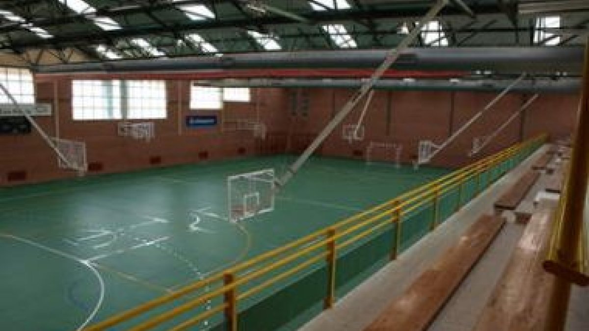 Imagen del pabellón deportivo de Valencia de Don Juan recién reformado.