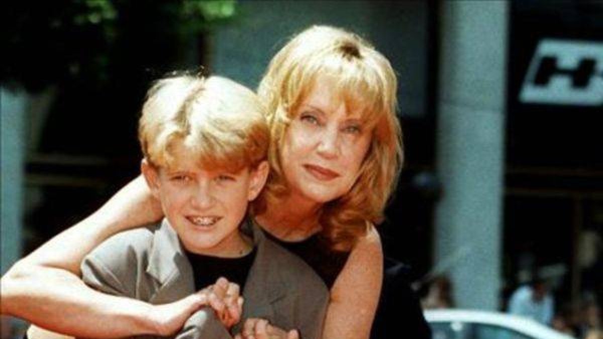 Mary Ellen Trainor y su hijo Alex, en una imagen de 1997.