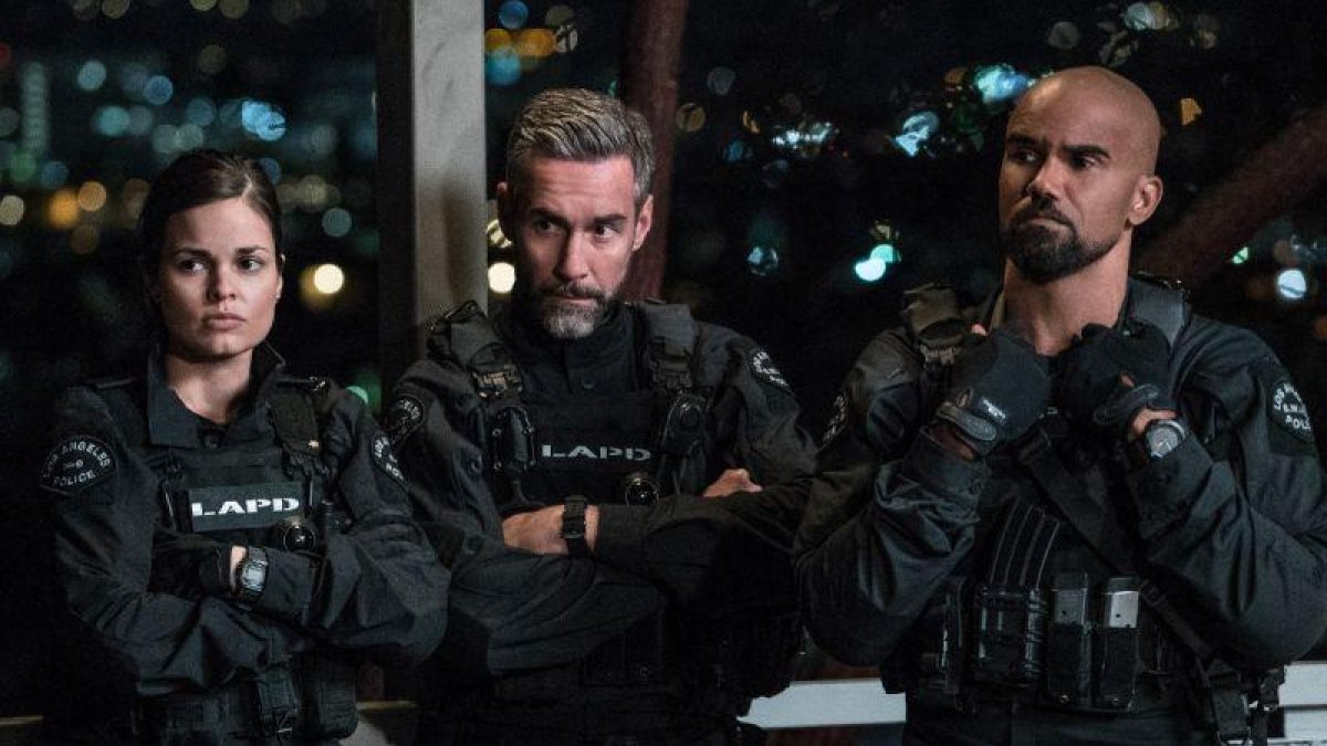 Los actores Lina Esco, Jay Harrington y Shemar Moore, en la serie de la cadena AXN SWAT. Los hombres de Harrelson.