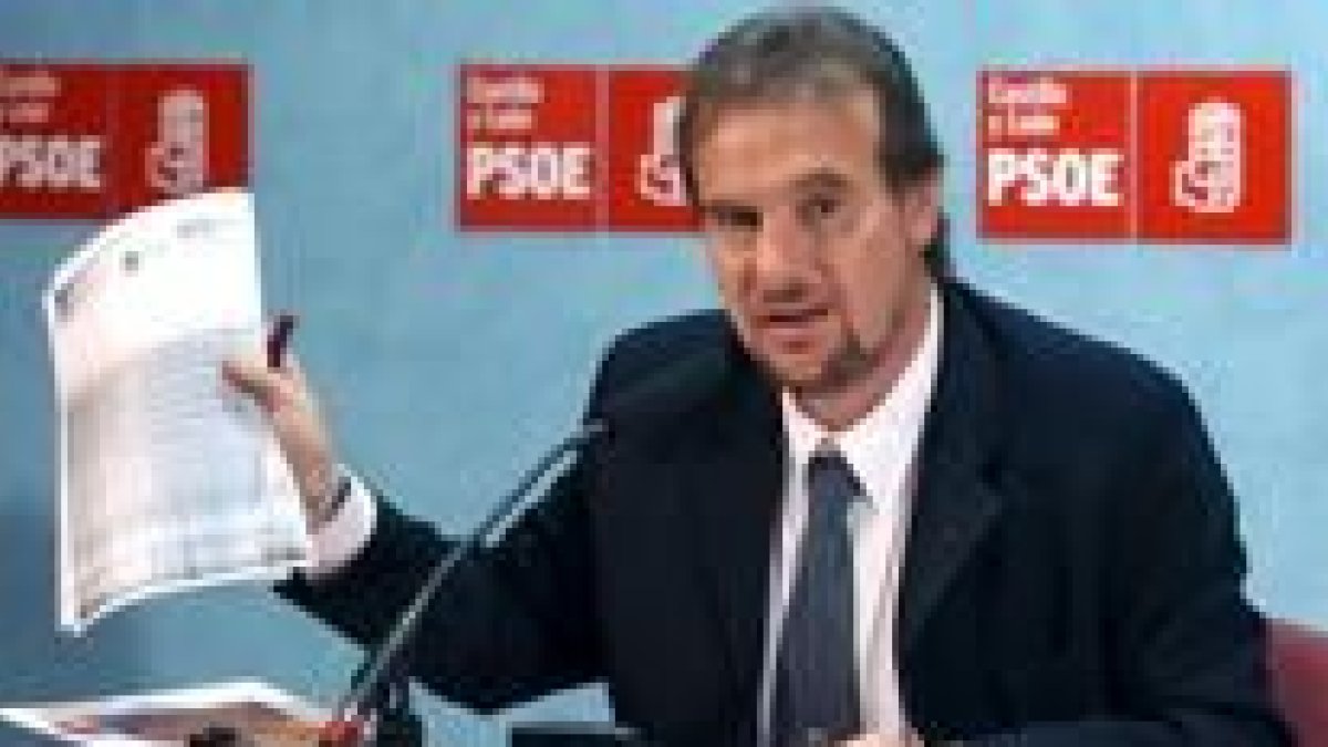 José Francisco Martín ayer en Valladolid durante la rueda de prensa ofrecida en la sede del PSCL
