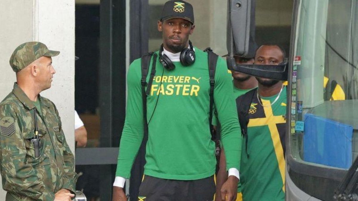 Usain Bolt, a la salida de su hotel.