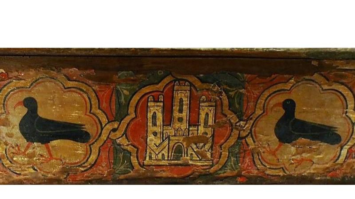 Chova piquirroja en la techumbre del convento de Santa Clara, y el castillo, emblemas de Berenguela. LACHOVAPIQUIRROJA.BLOGSPOT.COM