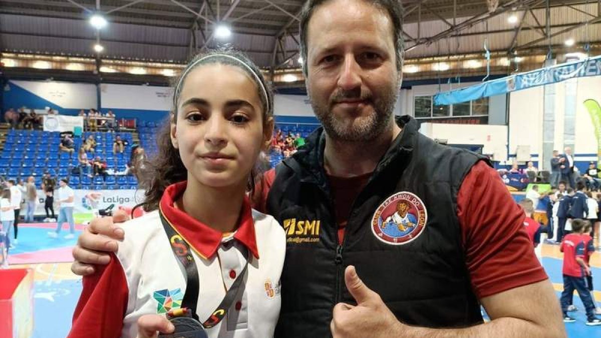 Chaima Zahraoui pertenece al Club Taekwondo León. DL