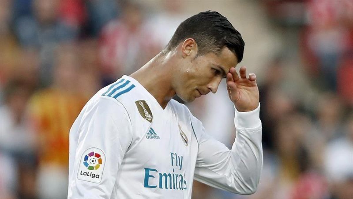 El delantero portugués del Real Madrid Cristiano Ronaldo durante el partido ante el Girona correspondiente a la décima jornada de LaLiga Santander disputado hoy