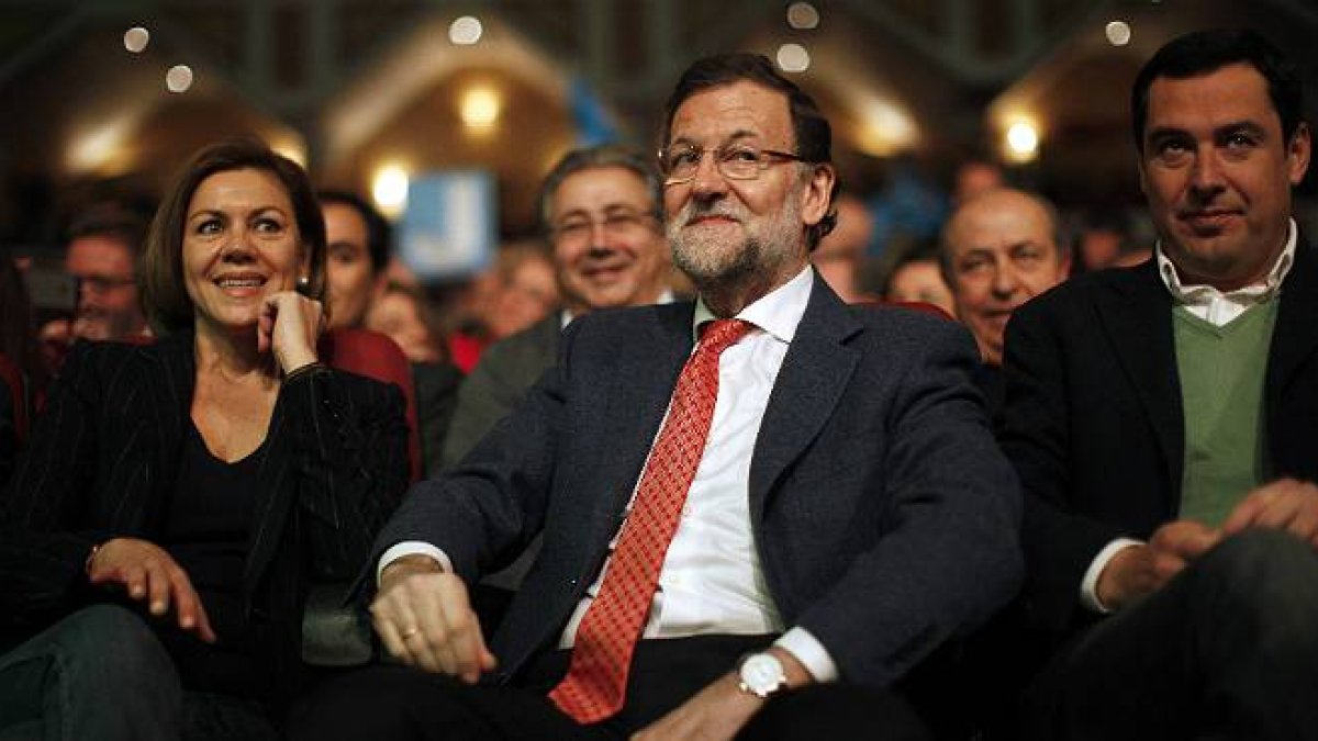 Rajoy asegura que las ideas del PSOE llevaron a la crisis y las de Podemos cayeron con el muro de Berlín