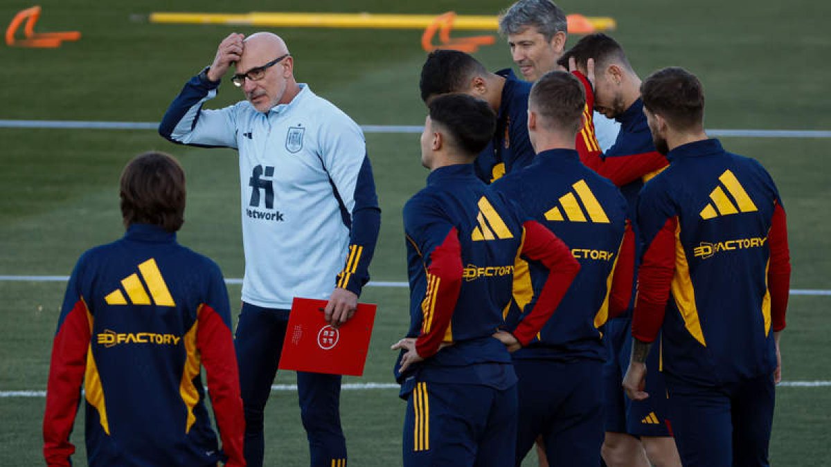 Luis de la Fuente debuta hoy en el banquillo como nuevo seleccionador de España. MARISCAL