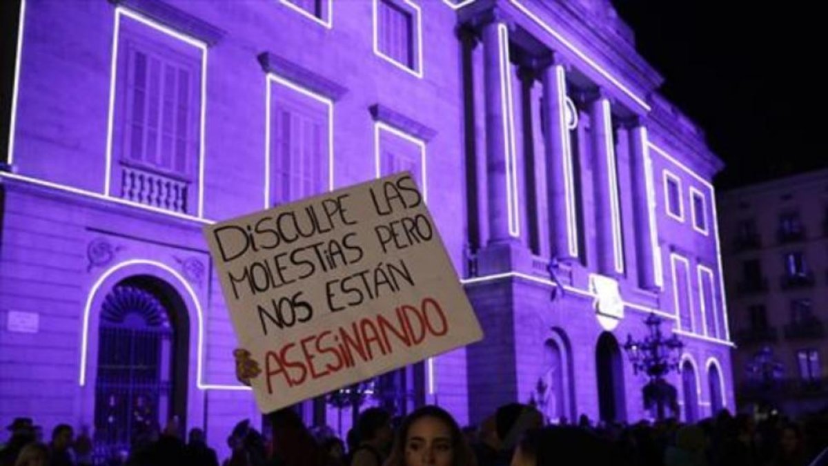 Protesta contra la violencia machista en la plaza de Sant Jaume de Barcelona, el pasado noviembre.