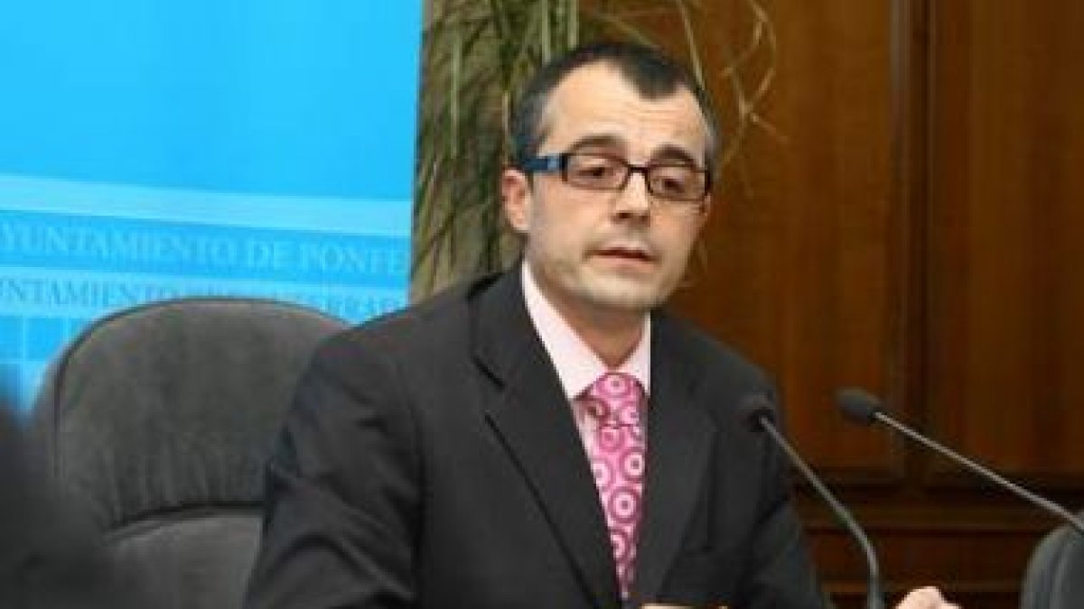 El concejal del área de Fomento, Luis Antonio Moreno, durante una intervención.