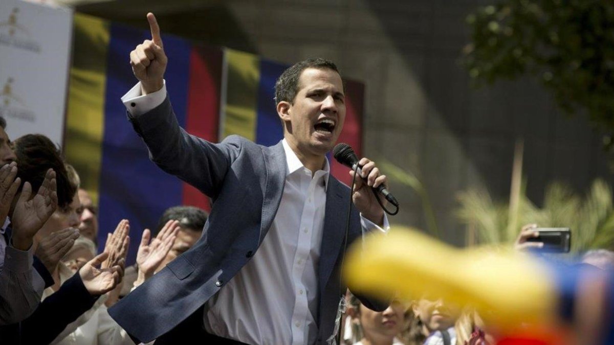Juan Guaidó autoproclamado como presidente interino de Venezuela.