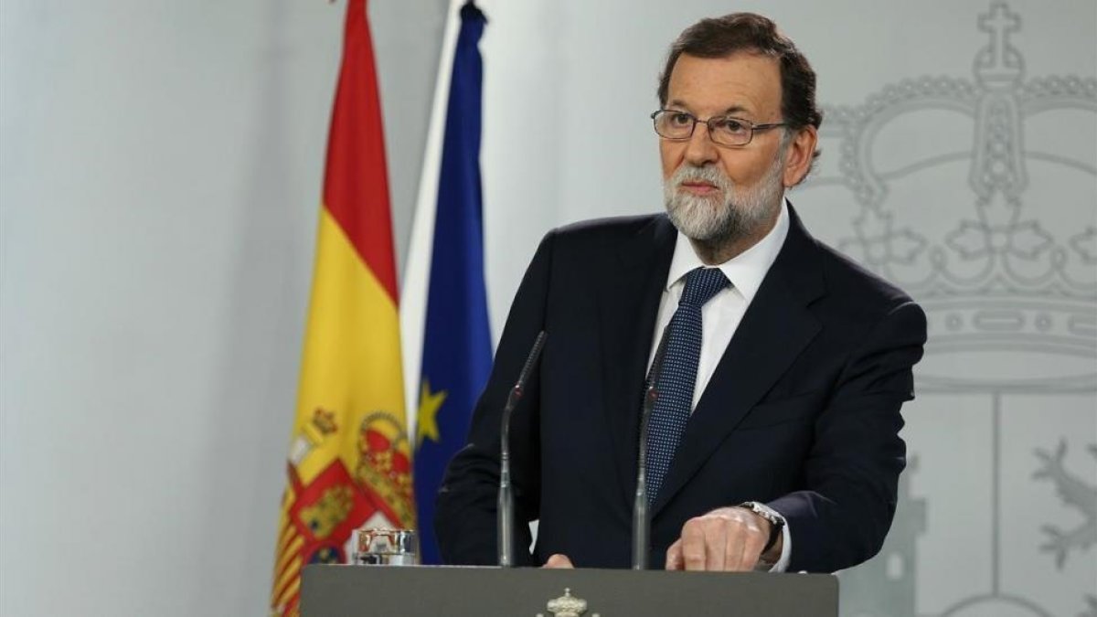 Mariano Rajoy anuncia en la Moncloa el envío del requerimiento a Carles Puigdemont.