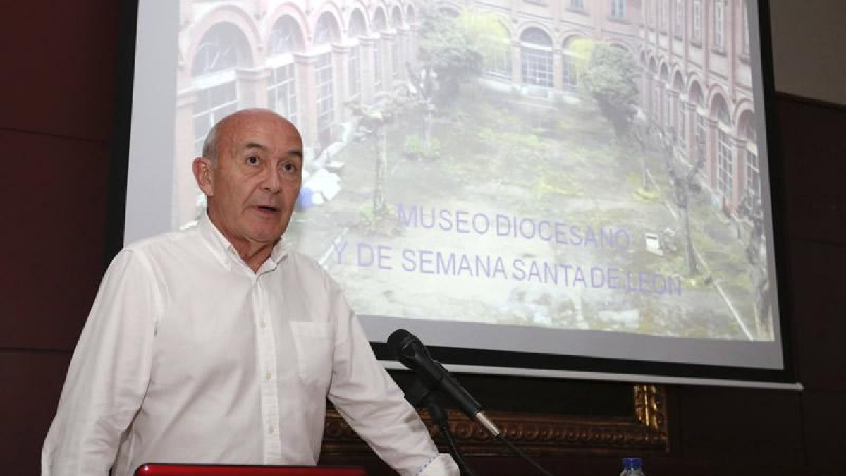 El arquitecto Félix Compadre, presenta el proyecto del Museo de la Semana Santa de León