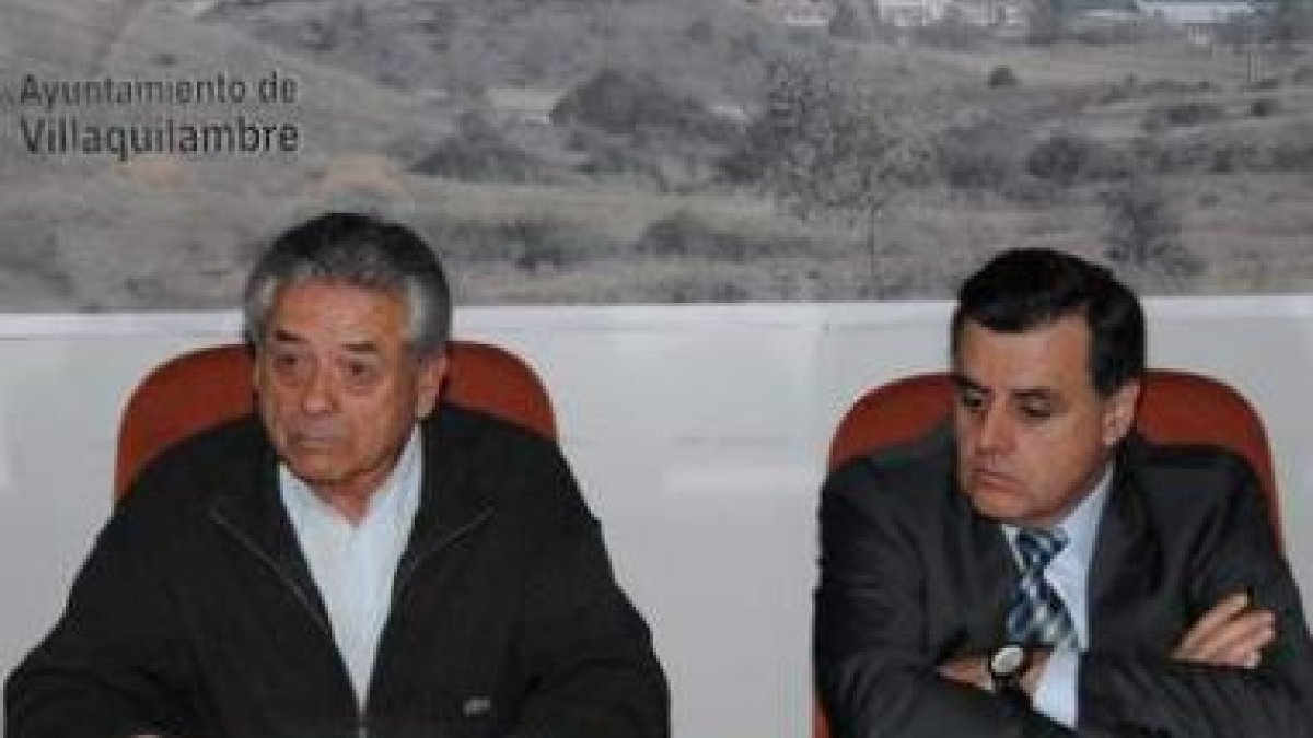 Rufino Puente y el alcalde de Villaquilambre, Lázaro García, anunciaron ayer el fin del proyecto.