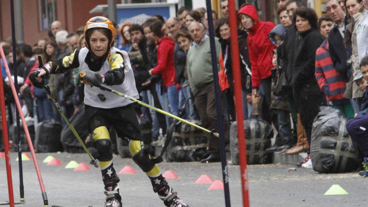 El Open Valle de Laciana reunió no sólo a la élite de este deporte, también a un público entregado que a lo largo del trazado abarrotó las calles de Villablino. La ocasión lo merecía.