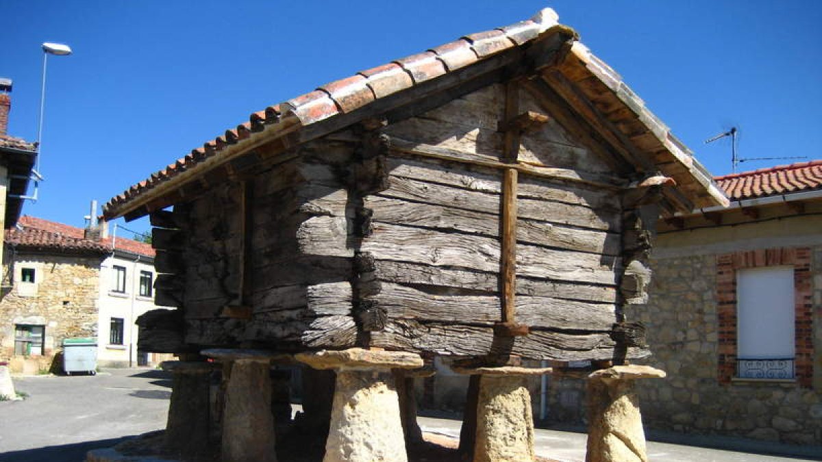 Imagen del Hórreo de las Bodas tras la restauración desarrollada por la Junta en 2014.