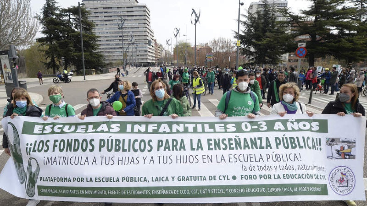 La marcha pidió plazas públicas de 0 a 3 años. EFE