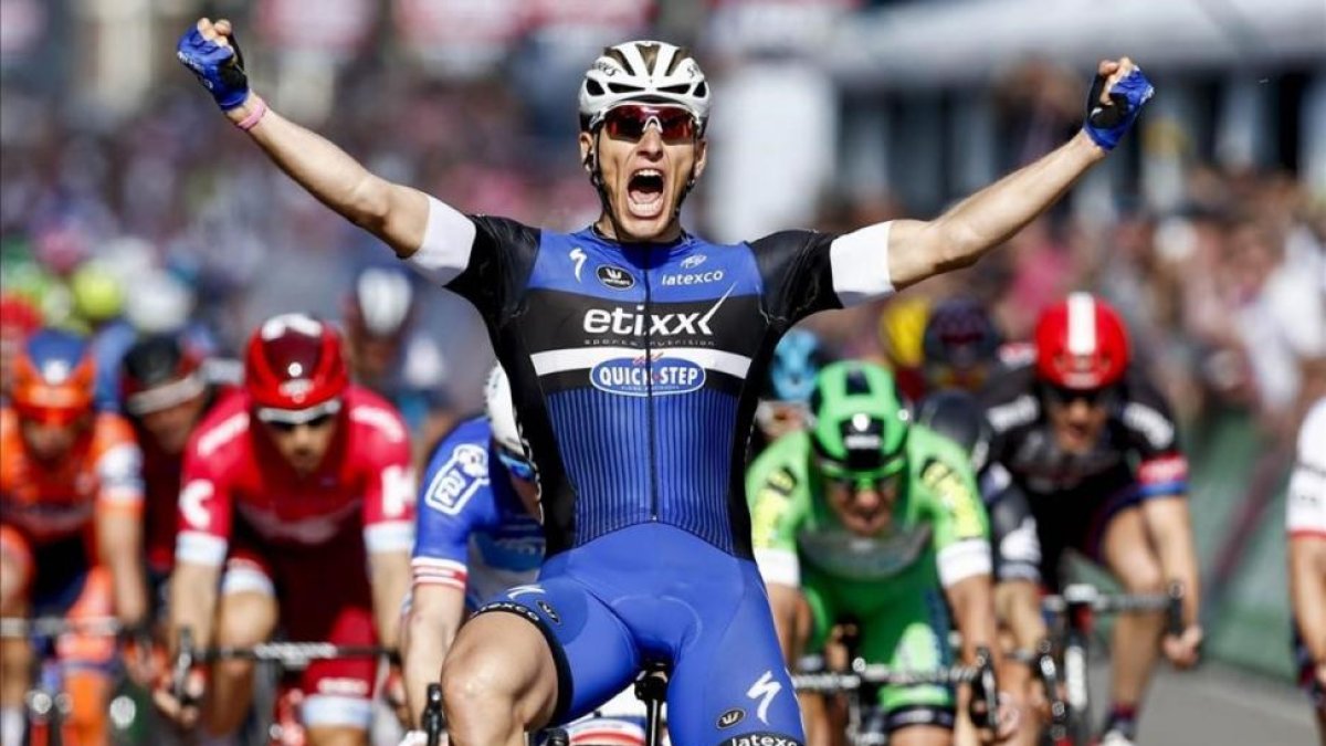 Marcel Kittel se impone con absoluta facilidad en la segunda etapa del Giro.