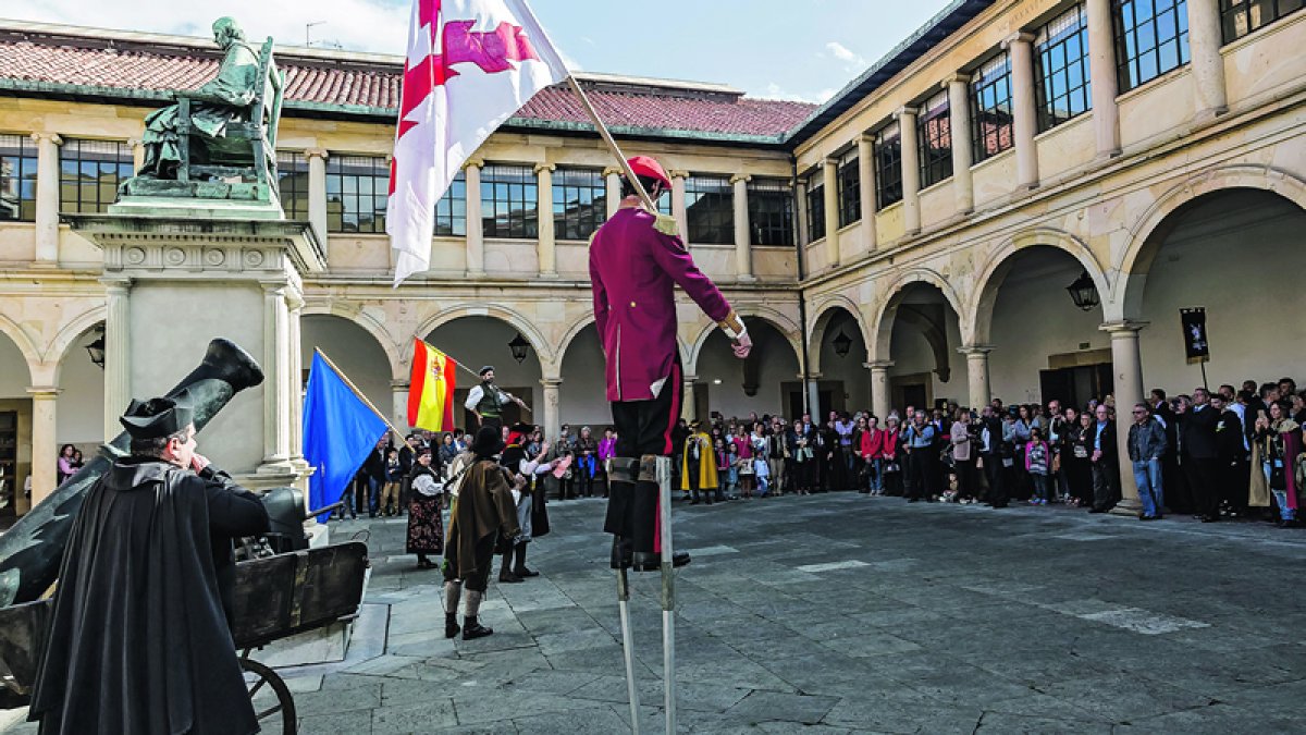 En el Desarme, que se promueve por los hosteleros, instituciones y la cofradía se sirven más de 10.000 menús cada año. DL