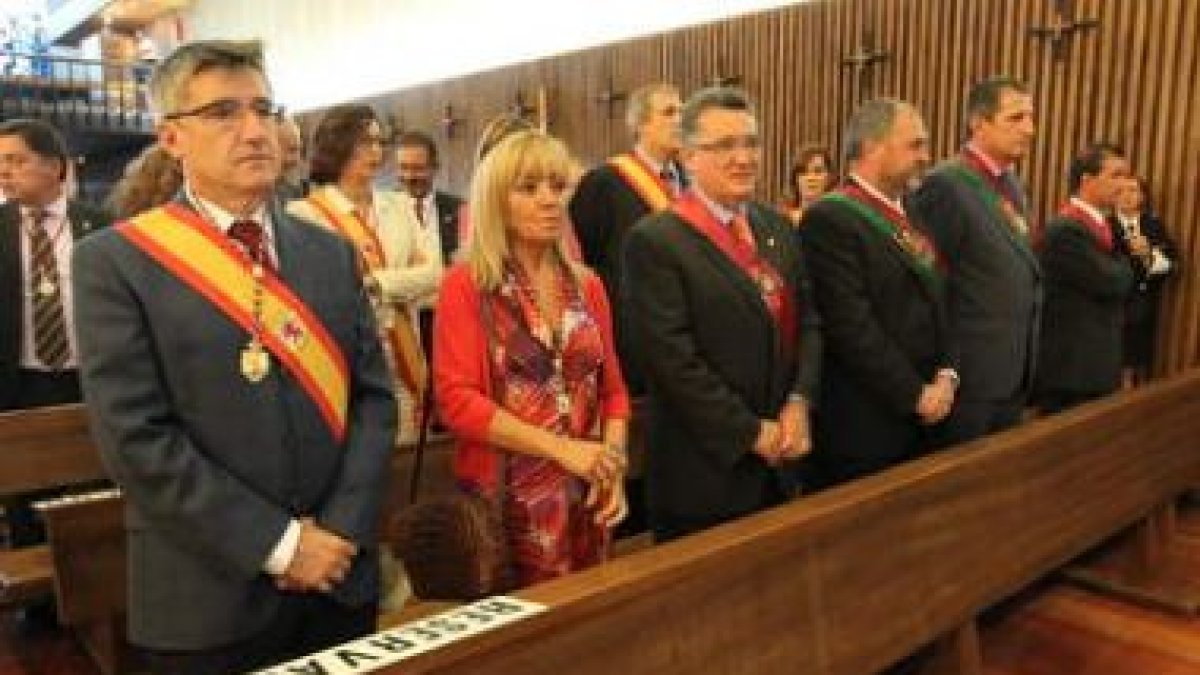 Fernández, Carrasco y los alcaldes de Valverde, Villaturiel y Valdefresno.