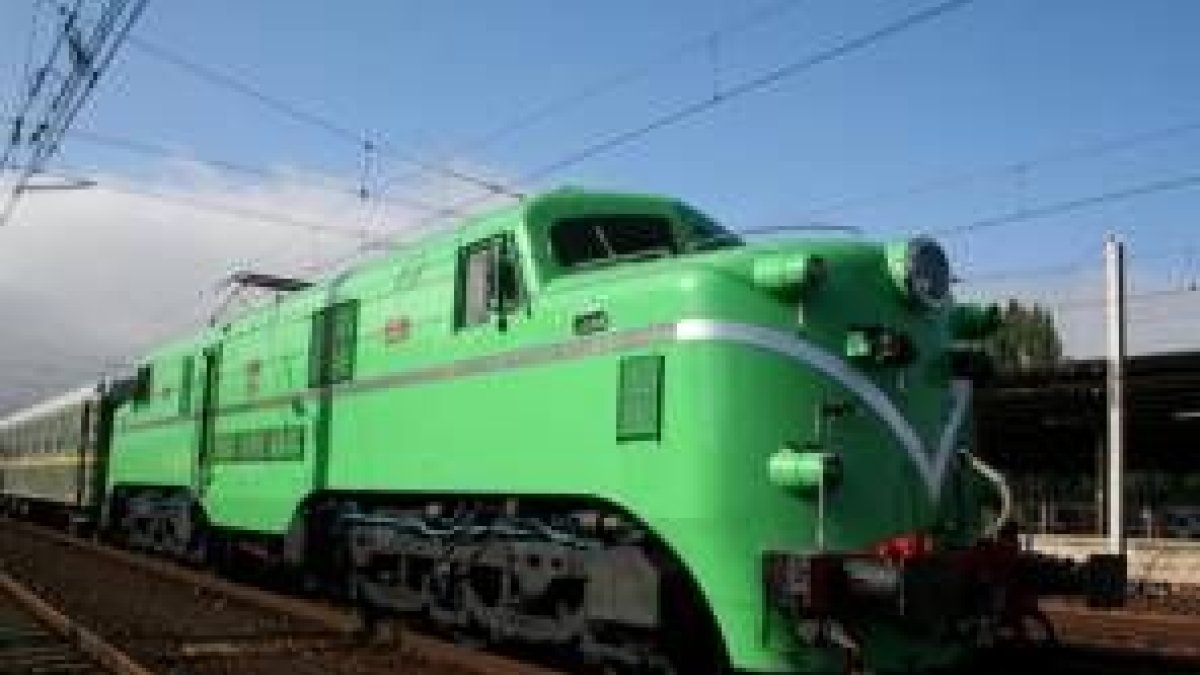 La locomotora 7766 tras la restauración de los daños