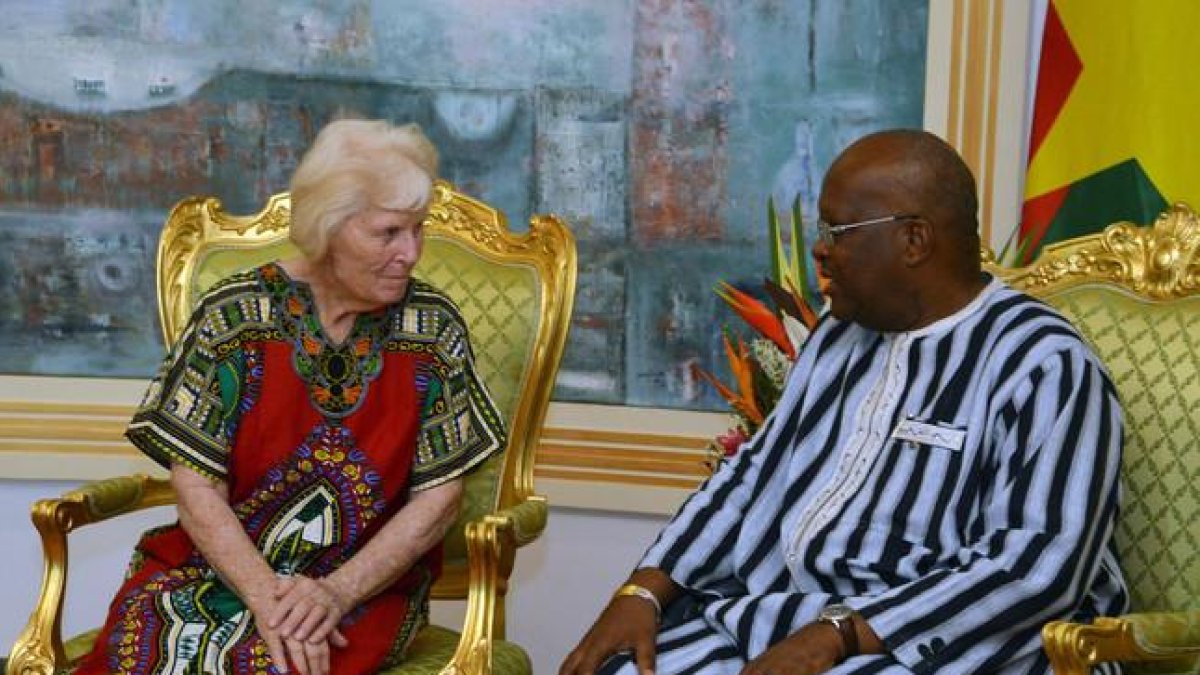 Jocelyn Elliot en su conversación con el Presidente de Burkina Faso, Roch Christian Kabore.