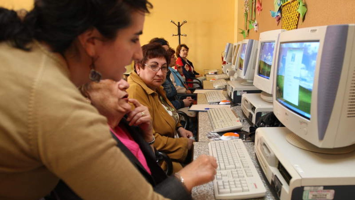 El Ciami de Villaquilambre muestra a las mujeres el uso de las tecnologías desde 2008.
