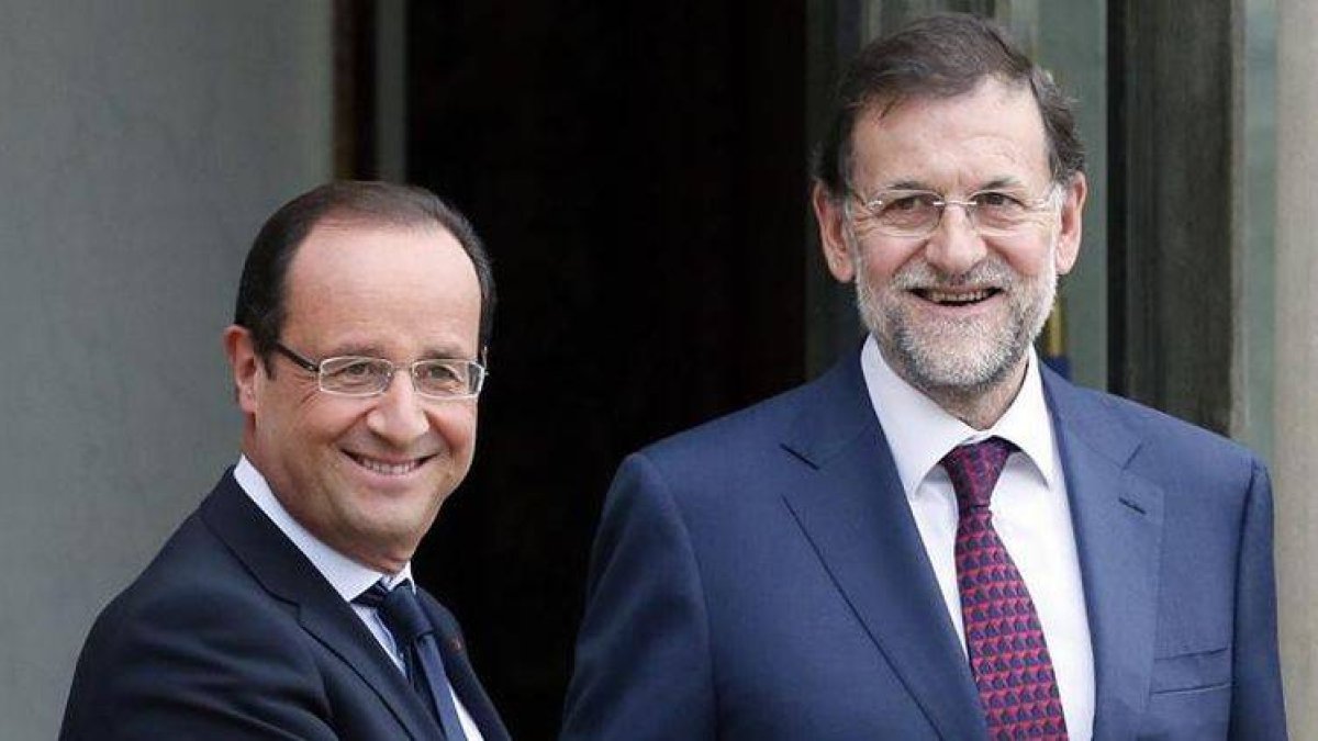 El presidente Mariano Rajoy, junto a su homólogo francés en su primera cumbre bilateral.