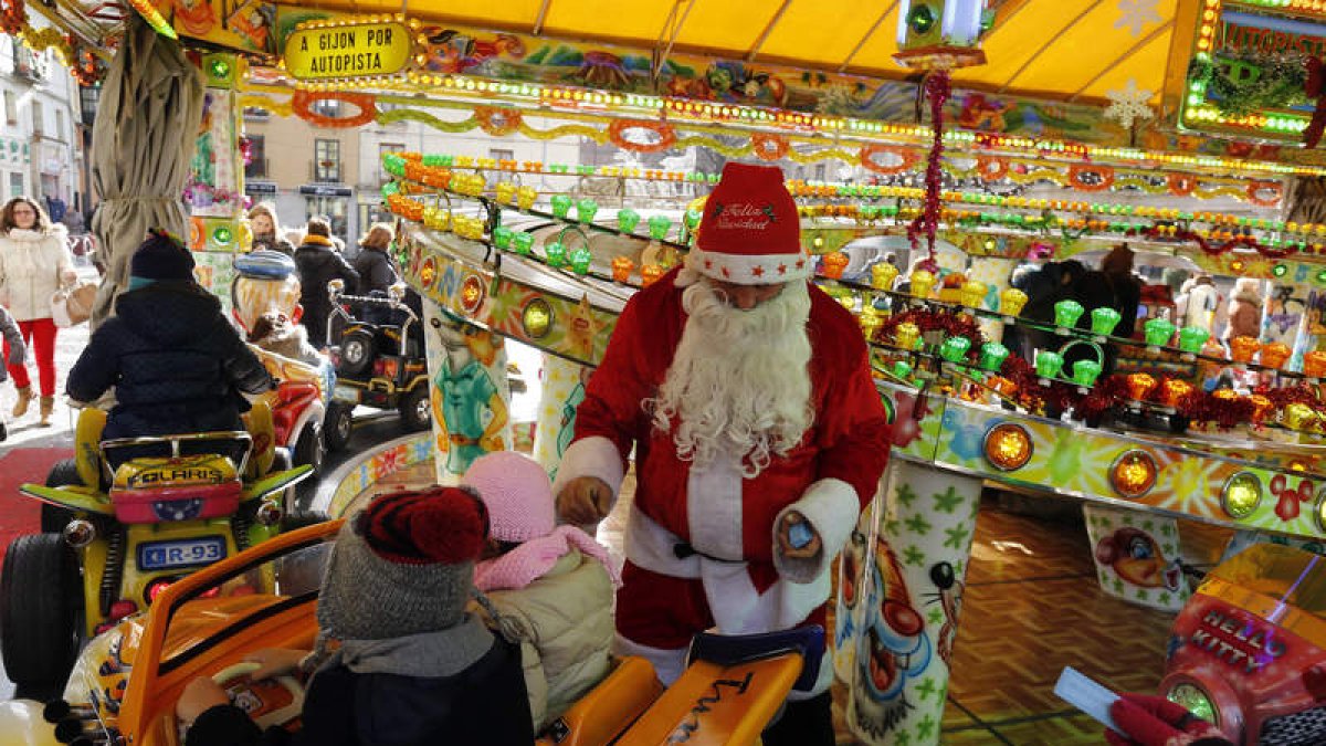 El pliego de condiciones marca que el personal debe llevar vestuario navideño. MARCIANO PÉREZ