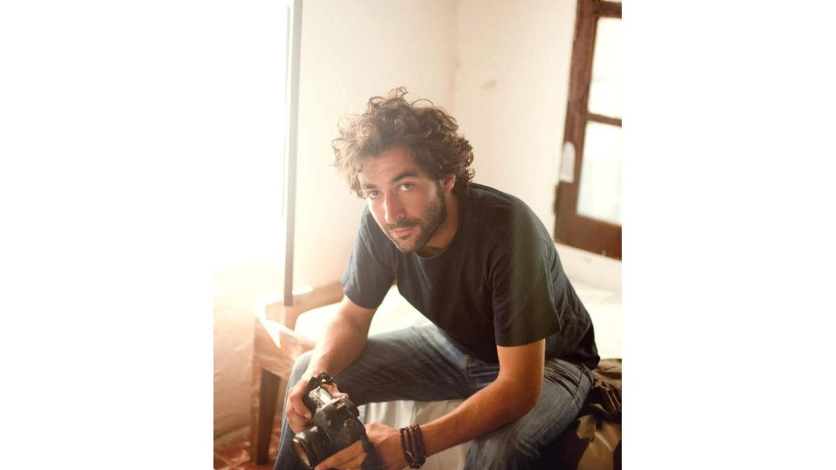 Andrés Martínez Casares, fotógrafo leonés, en Haití tras el terremoto de 2010.