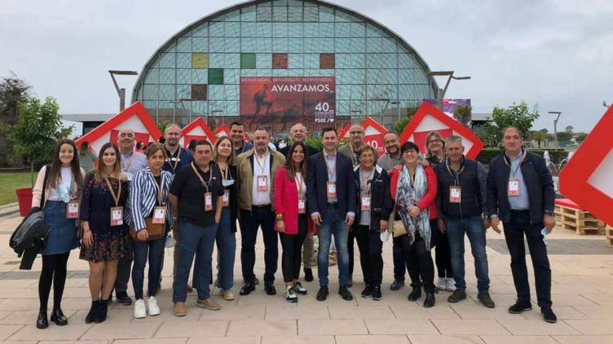 La delegación socialista leonesa que participó en el congreso del PSOE celebrado en Valencia. FIRMA